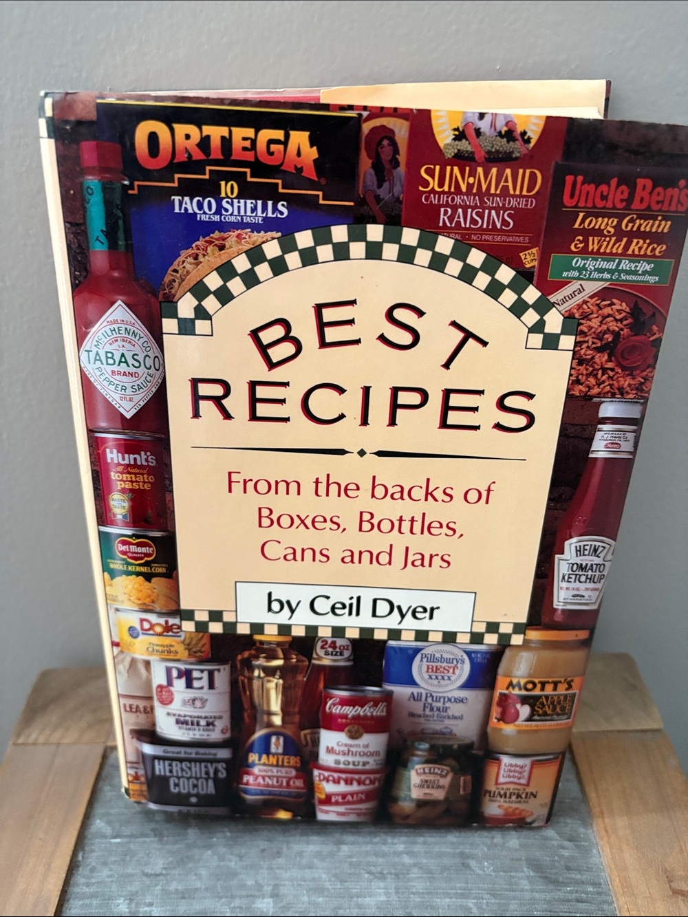 Best Recipes Cookbook by - Cream Cover